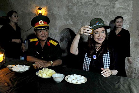 Argentine President visits Cu Chi Tunnels